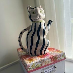 Vintage Gloria Vanderbilt Tea Pot